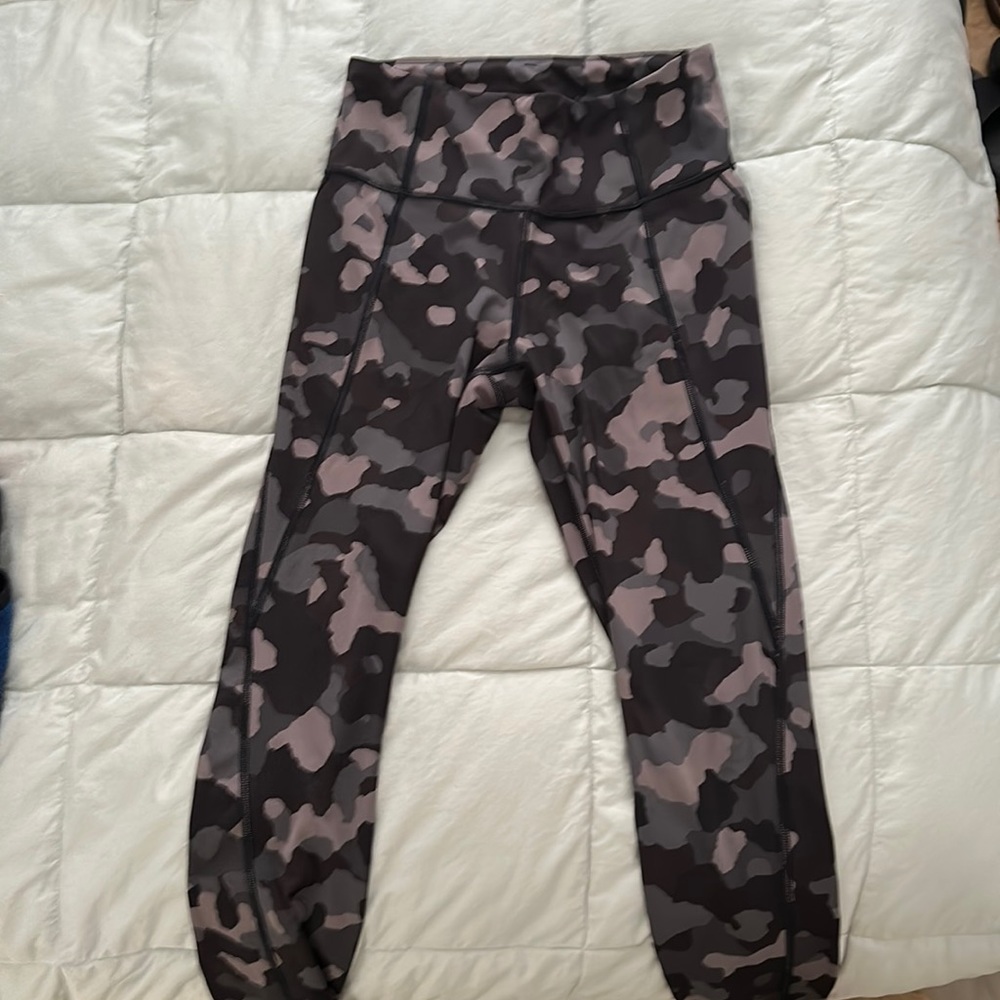 Athleta Lightening Camo 7/8 Tight